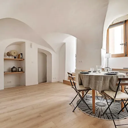 Authentic - 2br - 4p - Monnaie Appartement Parijs